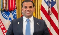 صحيفة عكاظ السعودية: أولويات المبعوث الأمريكي تبدأ من تفكيك السلاح المنفلت وتنتهي باختيار رئيس وزراء مستقل.